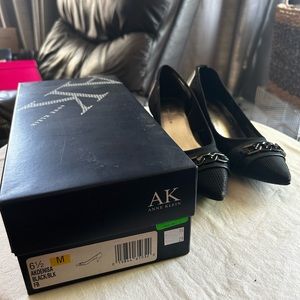 Anne klein black small heel